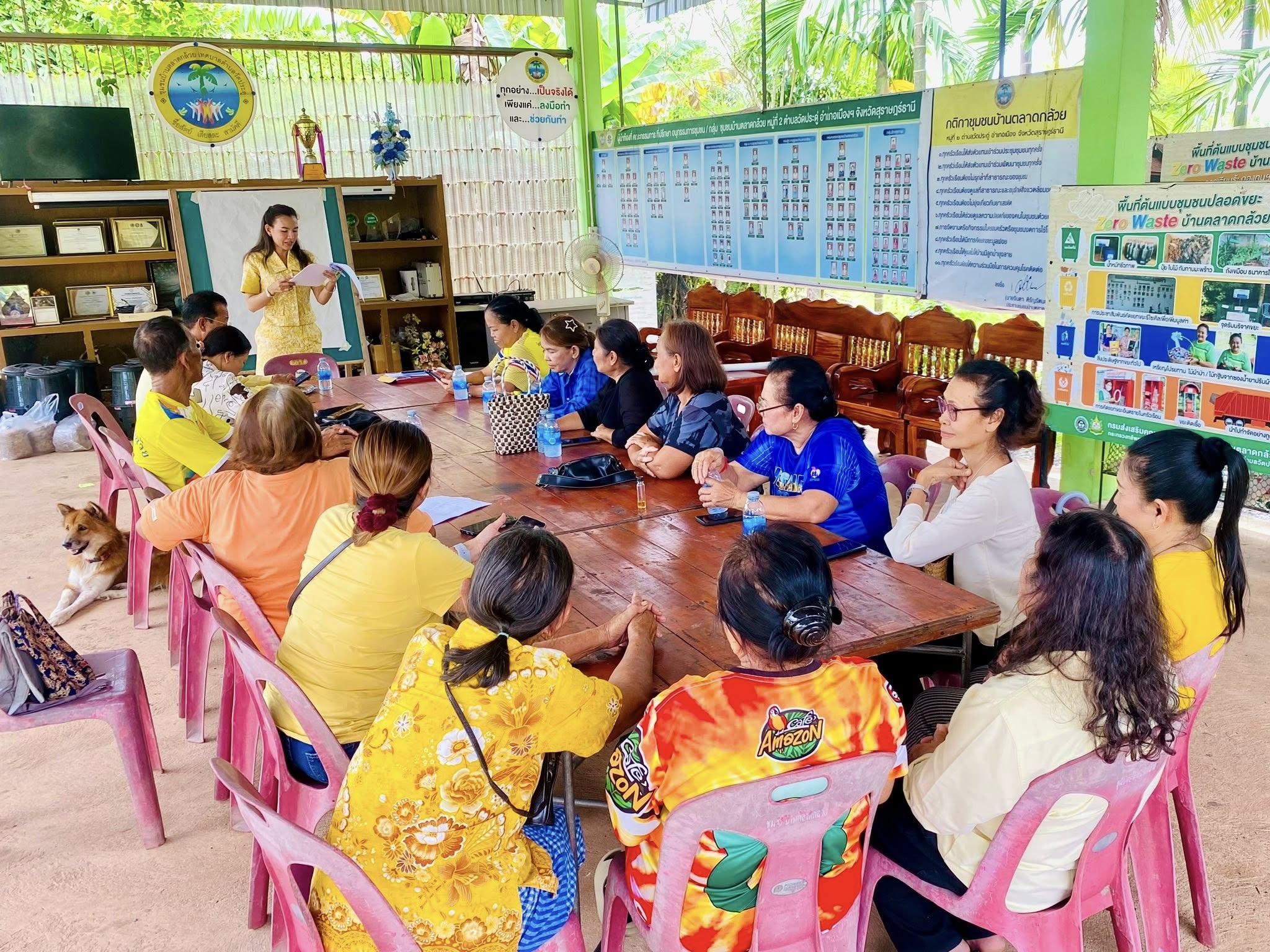 พช.เมืองสุราษฎร์ธานี ดำเนินการคัดเลือกคณะกรรมการพัฒนาสตรีหมู่บ้าน (กพสม.) บ้านท่ากูบ ตำบลวัดประดู่